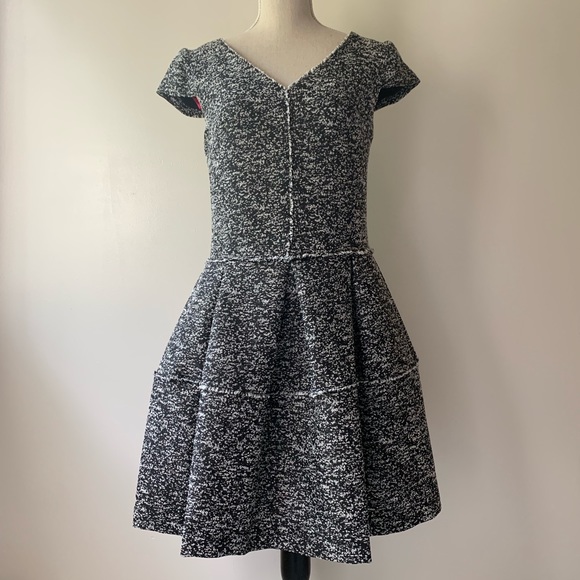 Betsey Johnson Black and White tweed dress. Size 6 - Picture 3 of 8